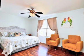 Renovated House, 1 Minute Walk To Miramar Beach